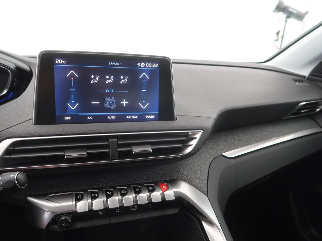 2019 Peugeot 3008 - 18