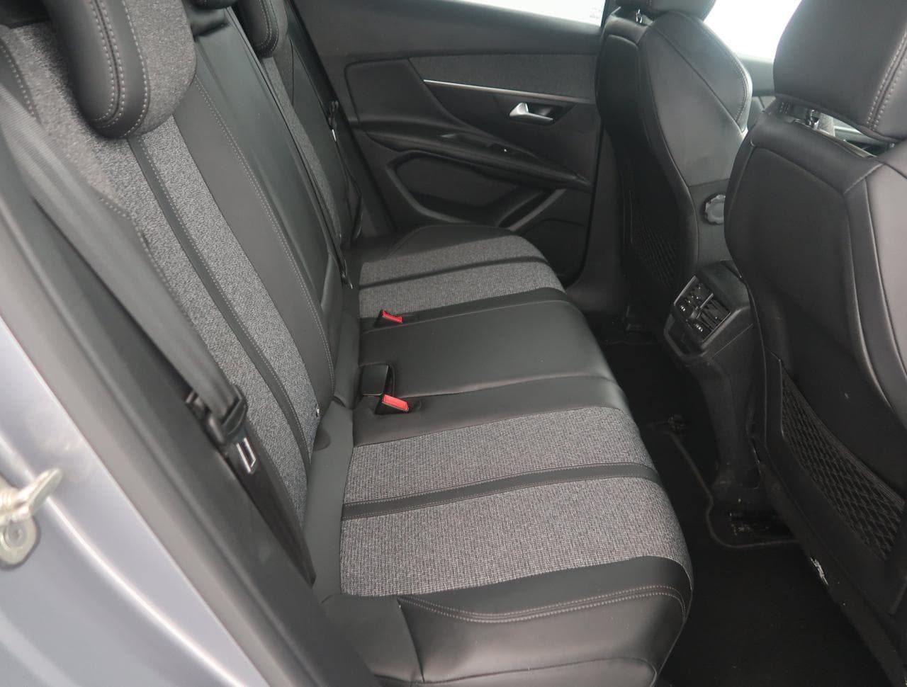 2018 Peugeot 3008 - 27