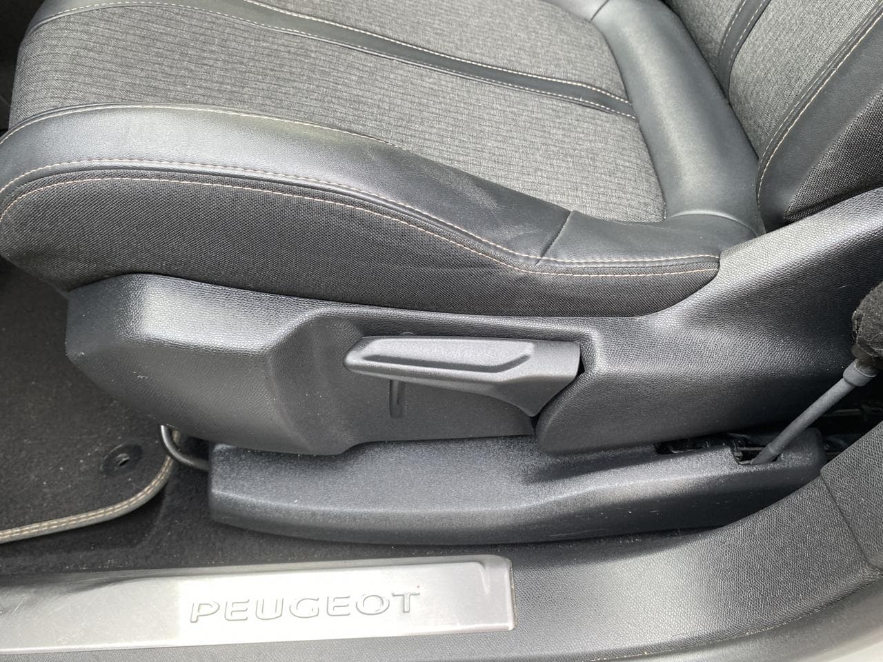 2019 Peugeot 3008 - 14