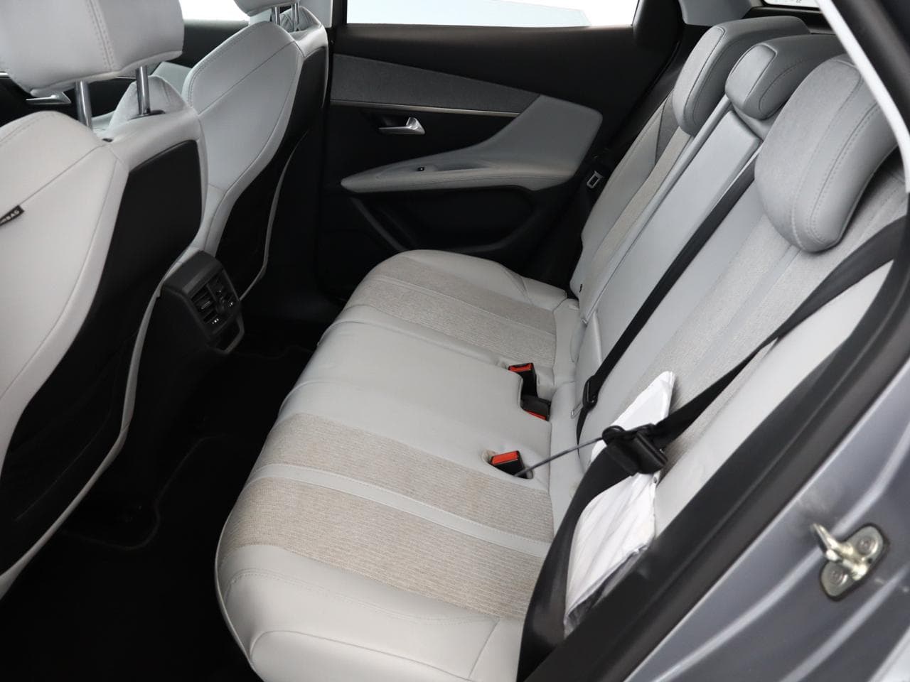 2017 Peugeot 3008 - 13