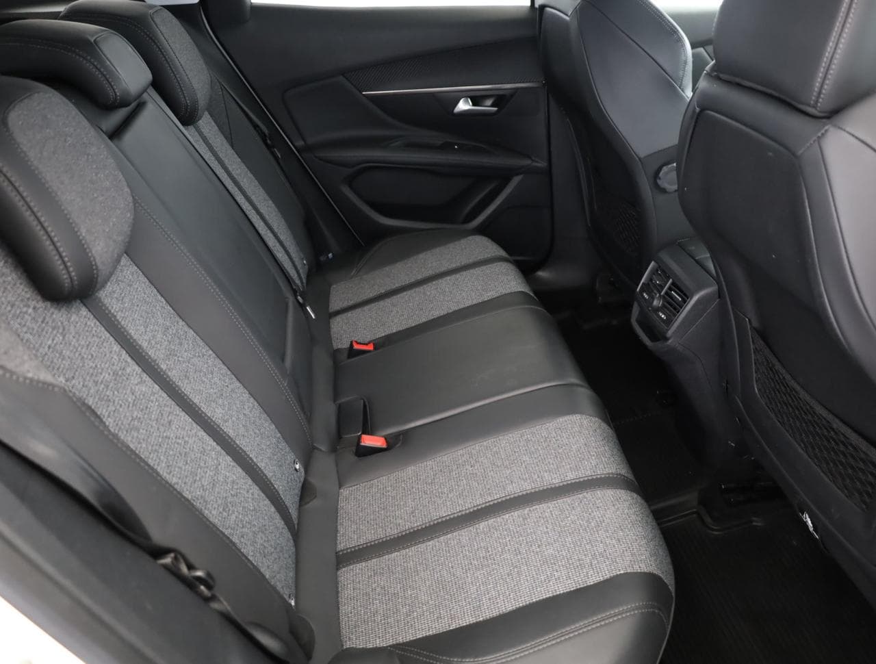 2017 Peugeot 3008 - 11