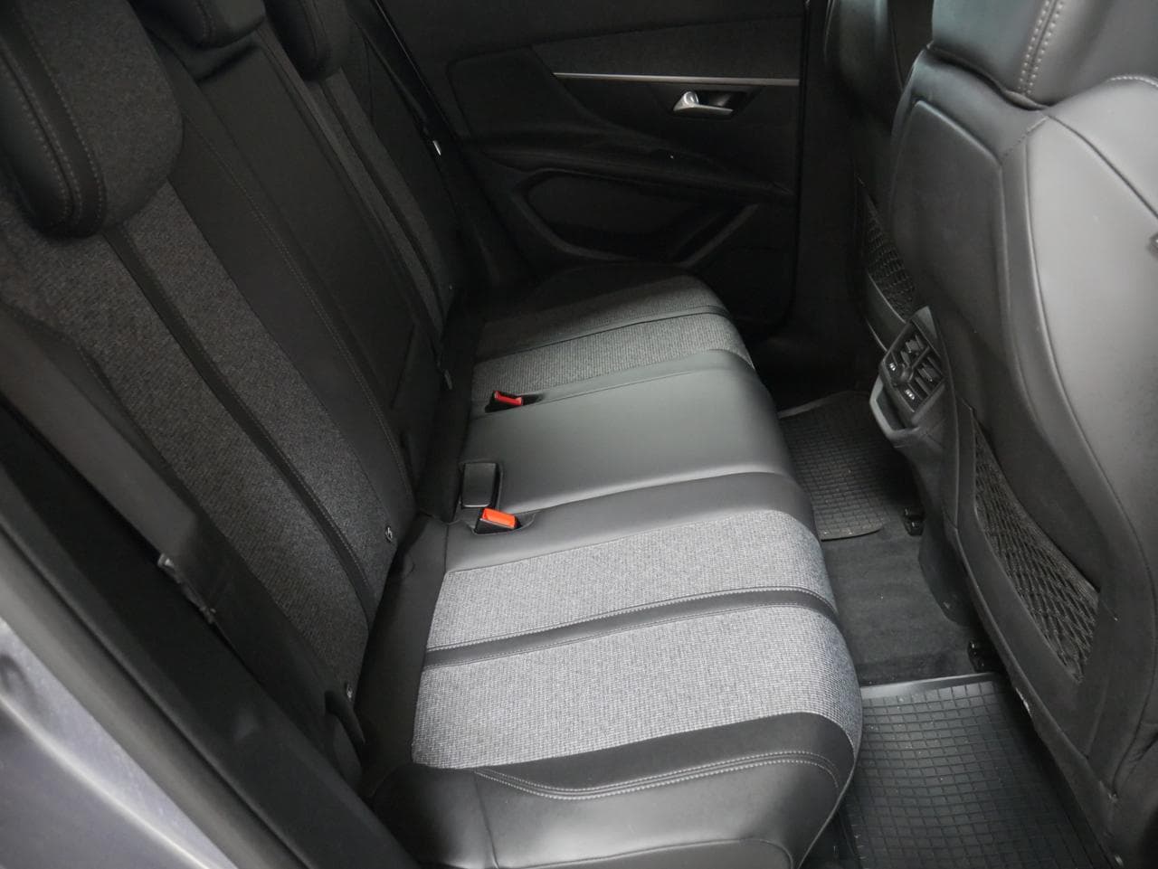 2018 Peugeot 3008 - 11