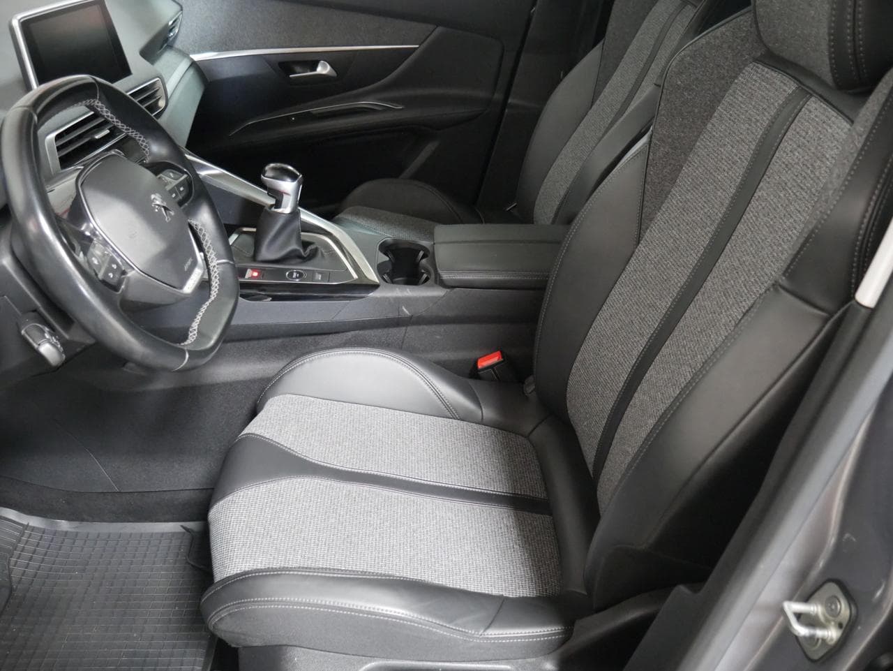 2018 Peugeot 3008 - 9