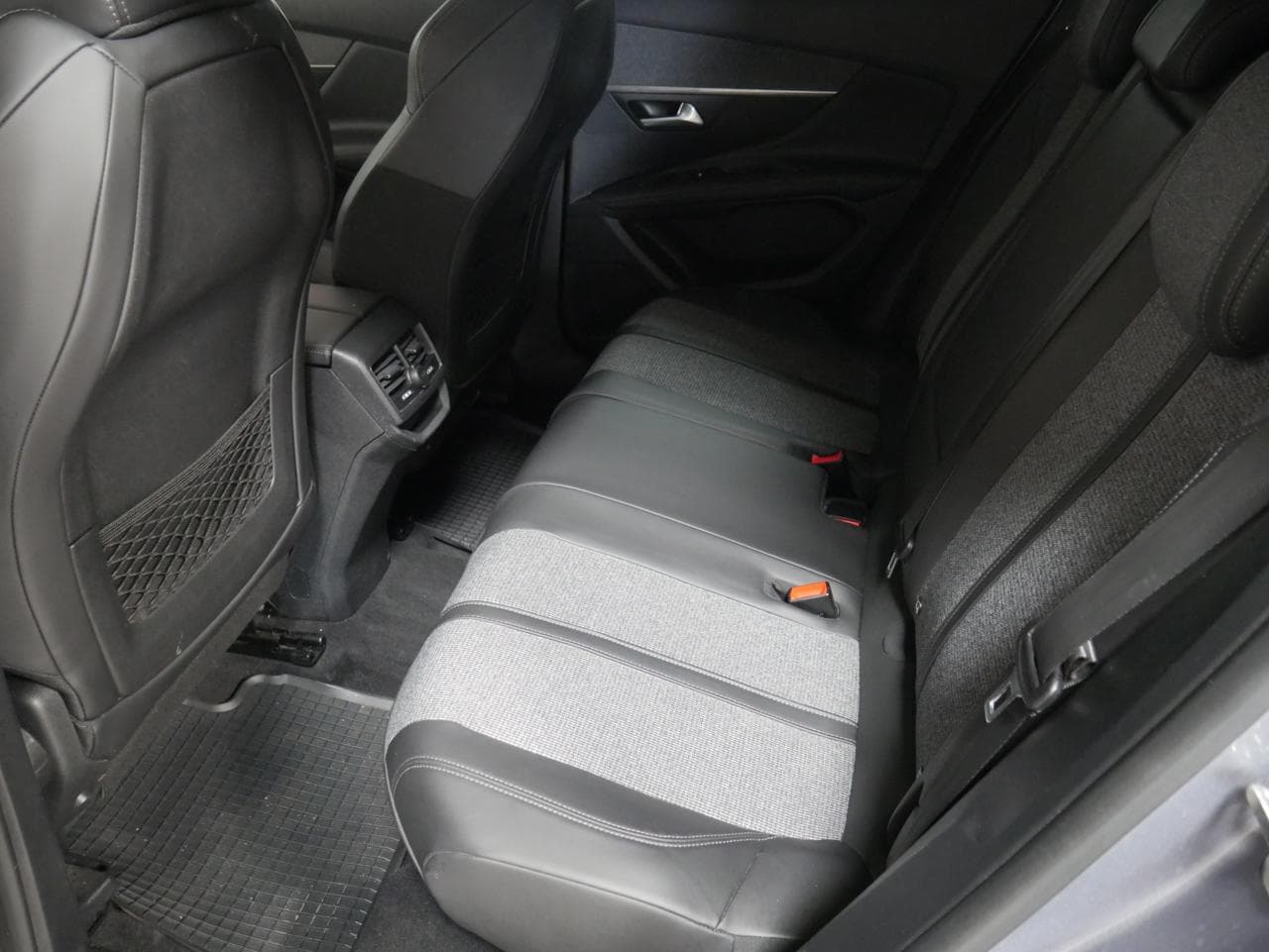 2018 Peugeot 3008 - 10