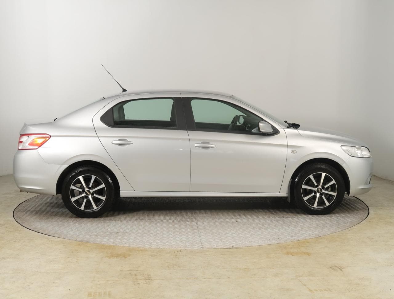 2014 Peugeot 301 - 15