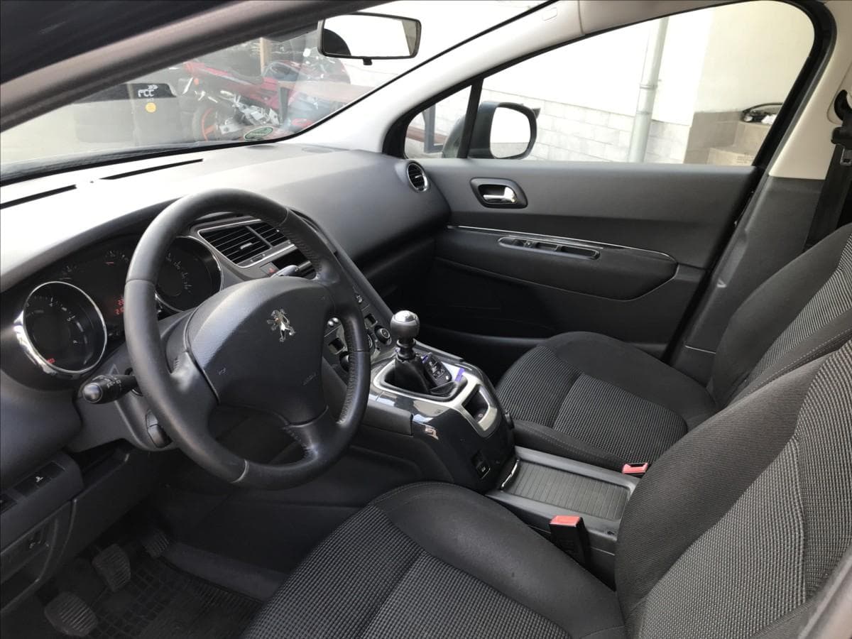 2010 Peugeot 5008 - 9