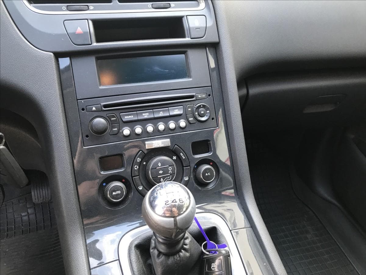 2010 Peugeot 5008 - 12
