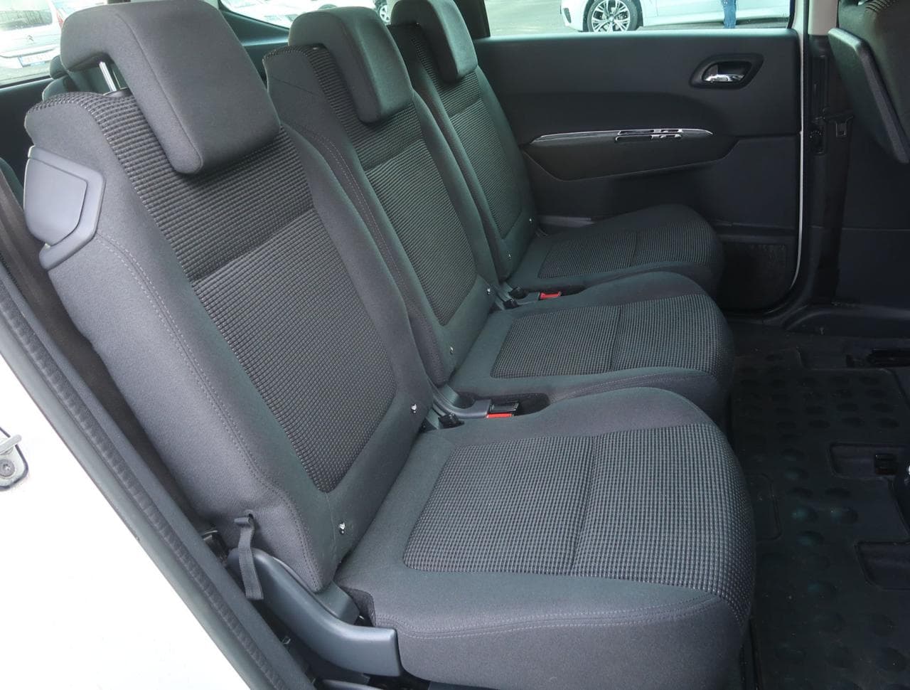 2014 Peugeot 5008 - 13