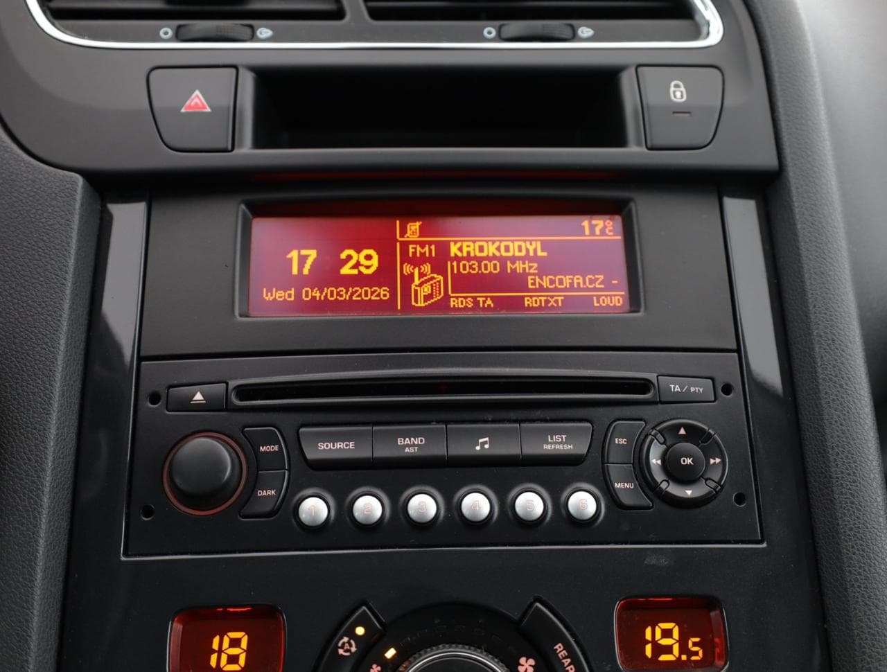 2011 Peugeot 5008 - 16