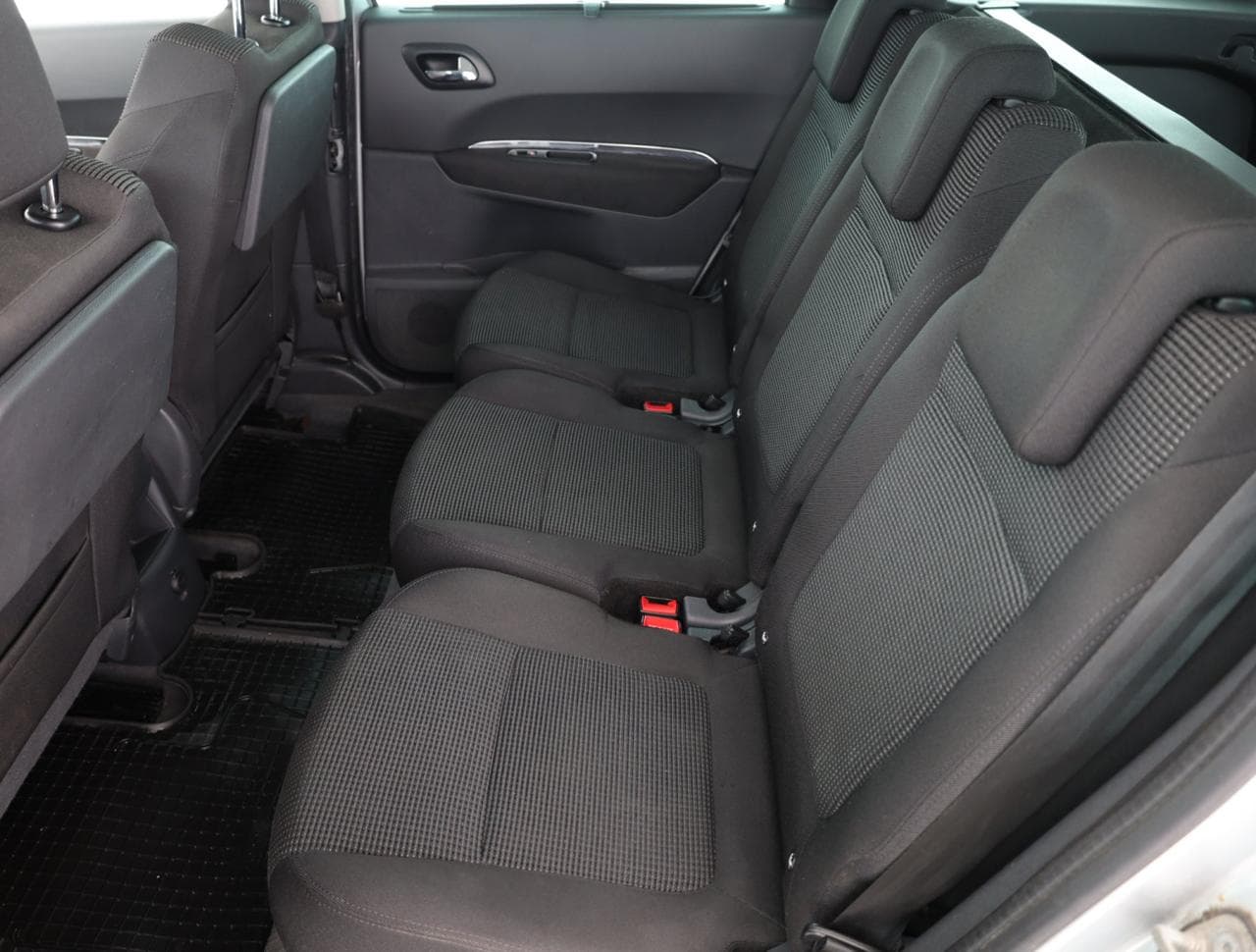 2011 Peugeot 5008 - 12