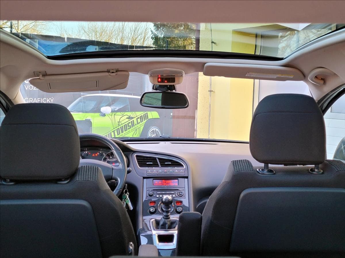 2011 Peugeot 5008 - 13