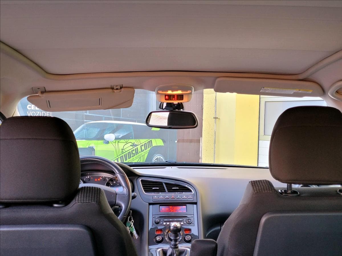 2011 Peugeot 5008 - 14