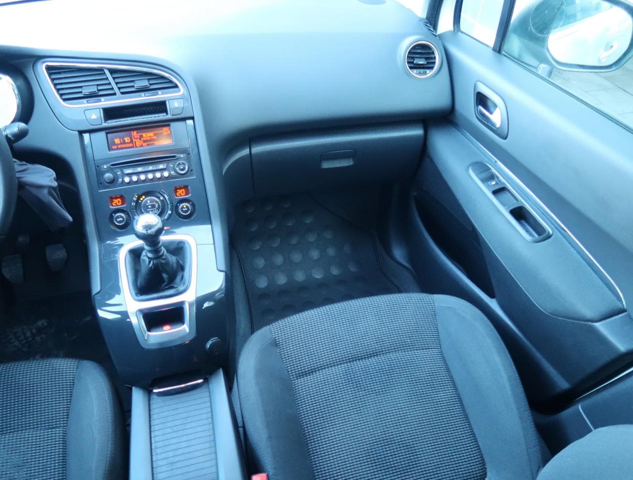 2014 Peugeot 5008 - 11