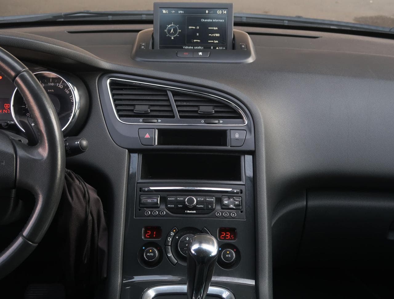 2013 Peugeot 5008 - 18