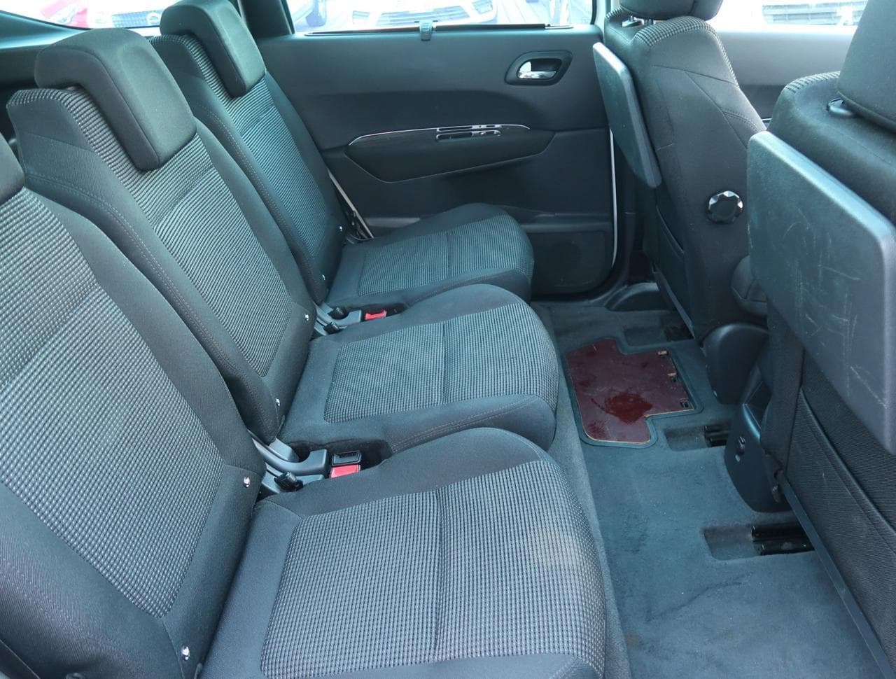 2011 Peugeot 5008 - 13