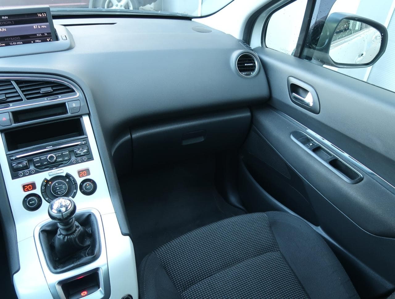 2011 Peugeot 5008 - 11