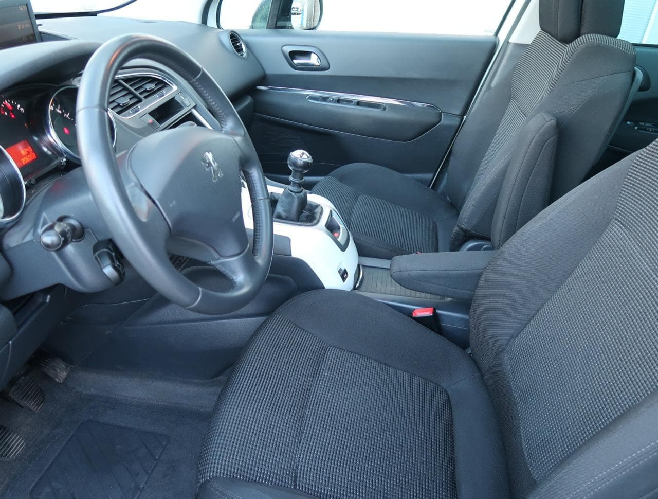 2011 Peugeot 5008 - 16
