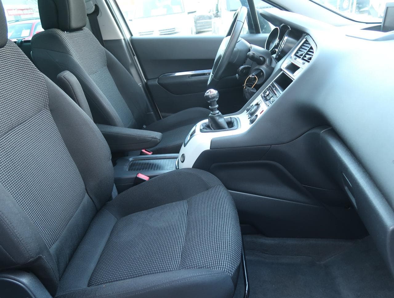 2011 Peugeot 5008 - 12