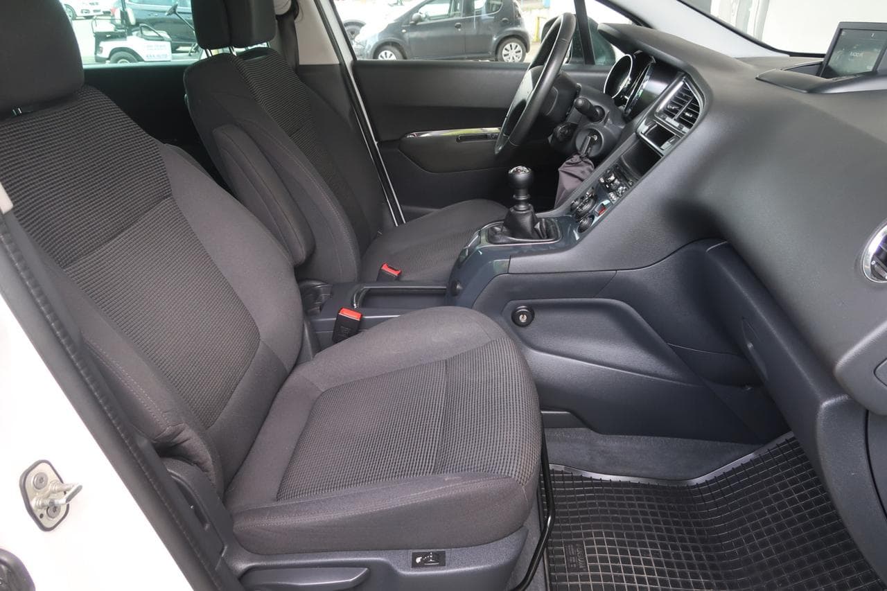 2015 Peugeot 5008 - 12