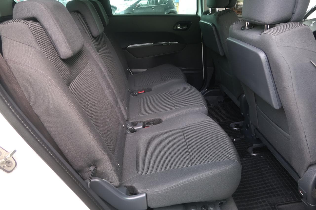 2015 Peugeot 5008 - 13