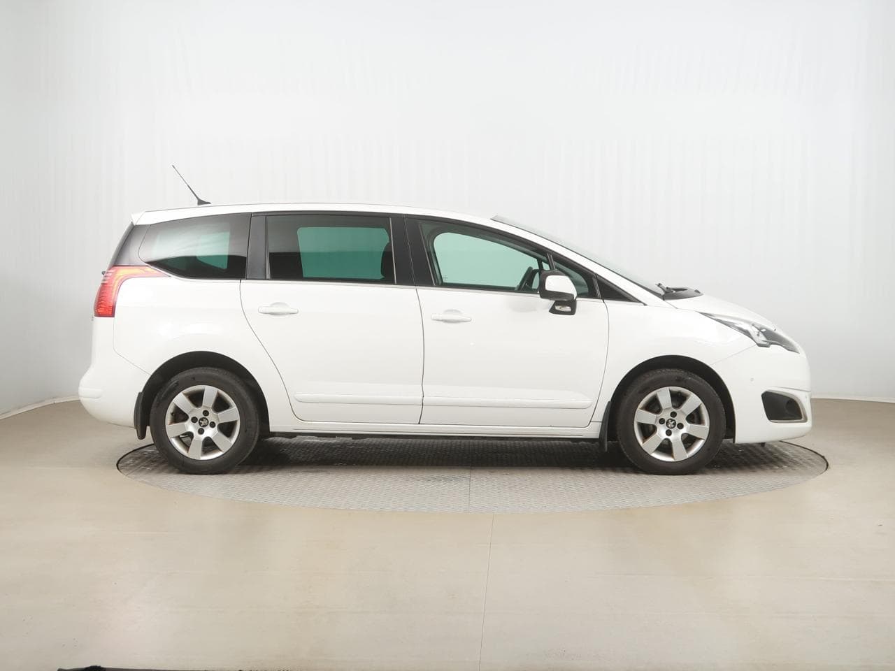 2015 Peugeot 5008 - 8