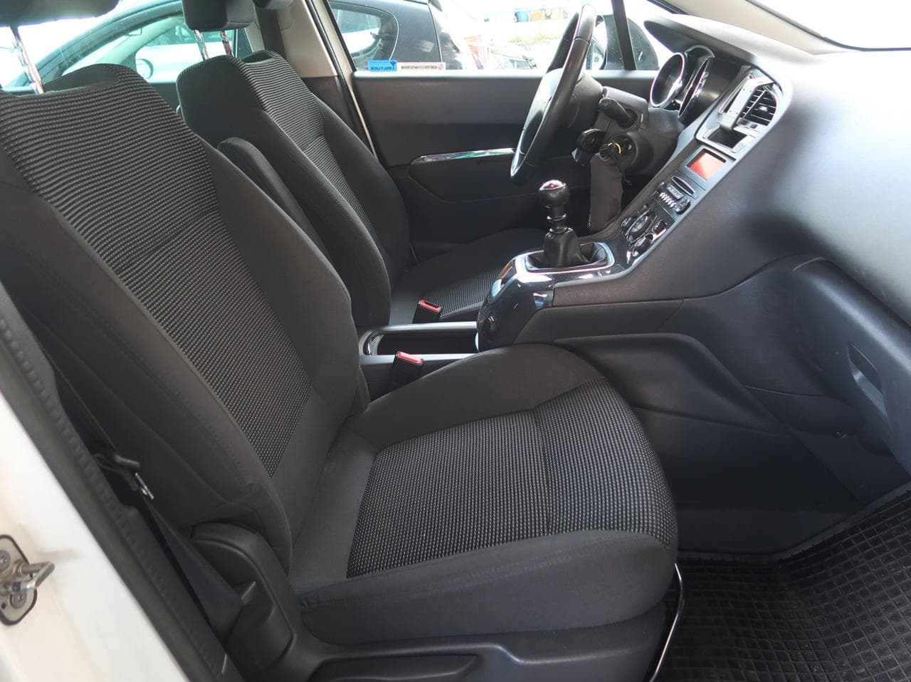 2014 Peugeot 5008 - 17