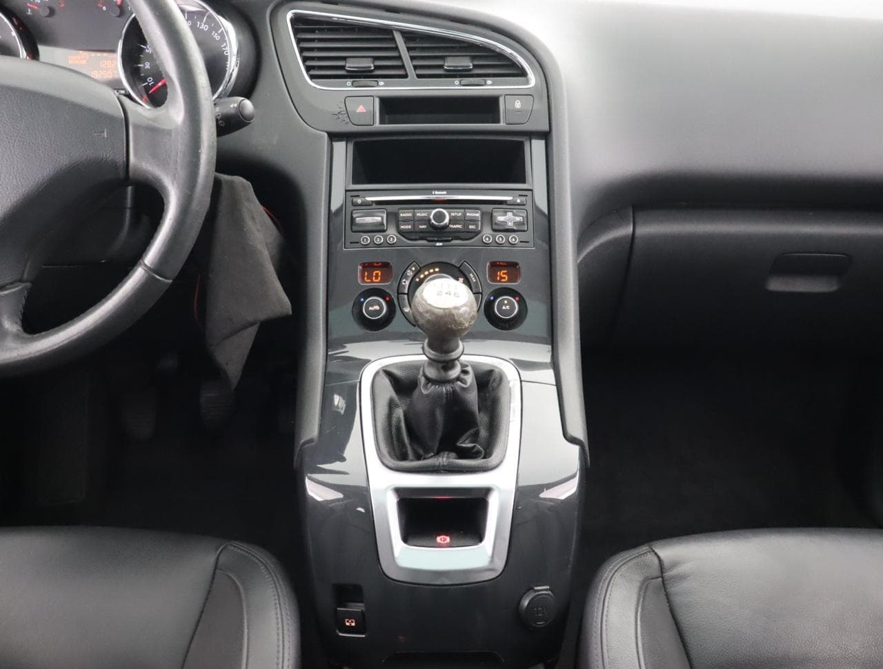 2012 Peugeot 5008 - 18
