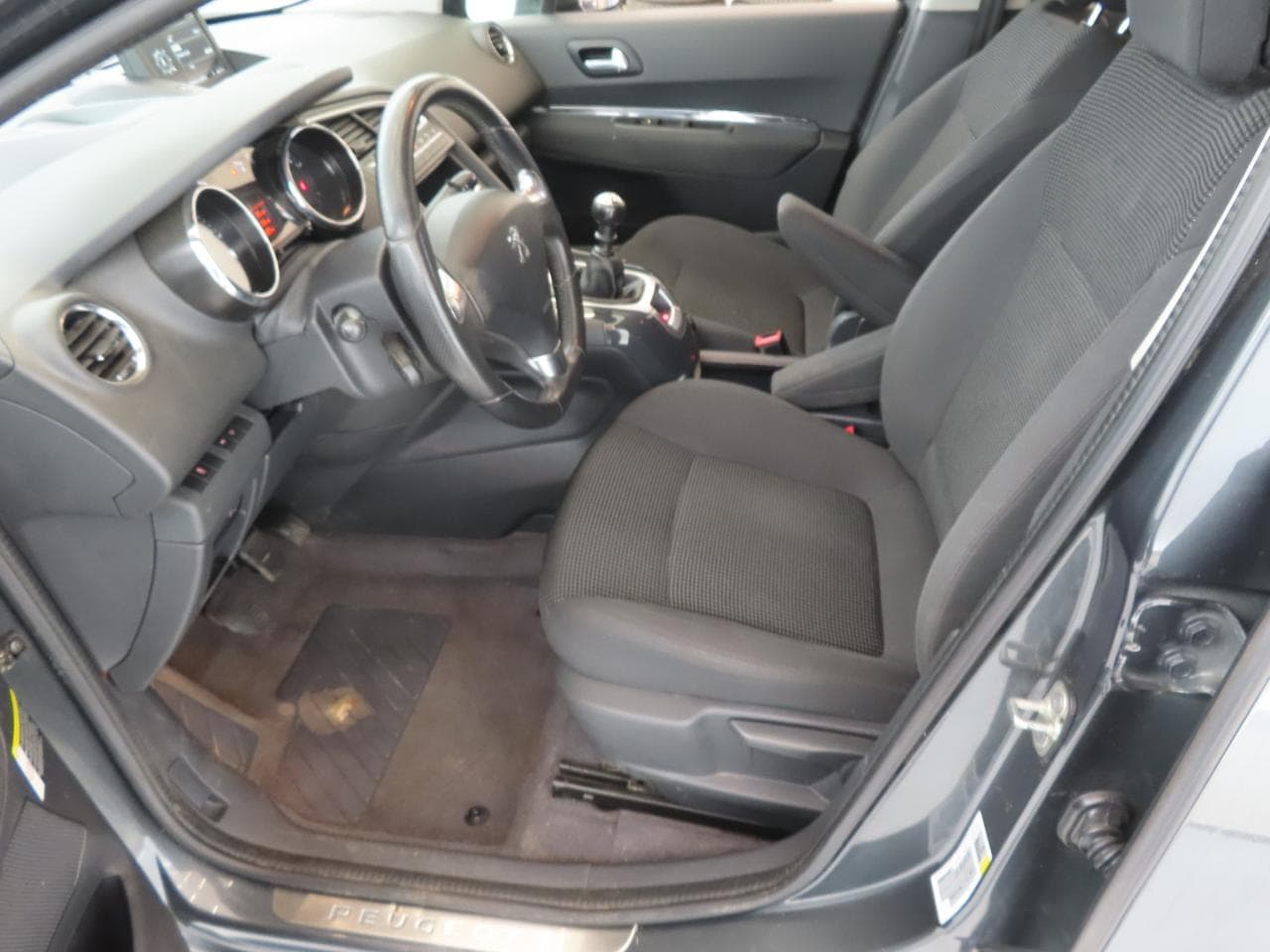 2015 Peugeot 5008 - 16