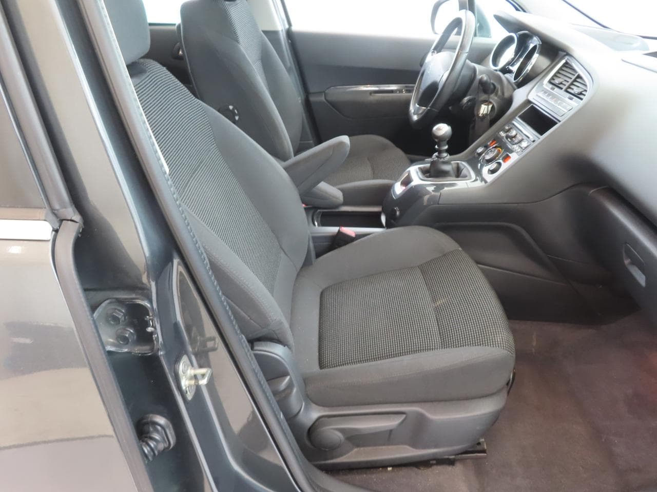 2015 Peugeot 5008 - 12