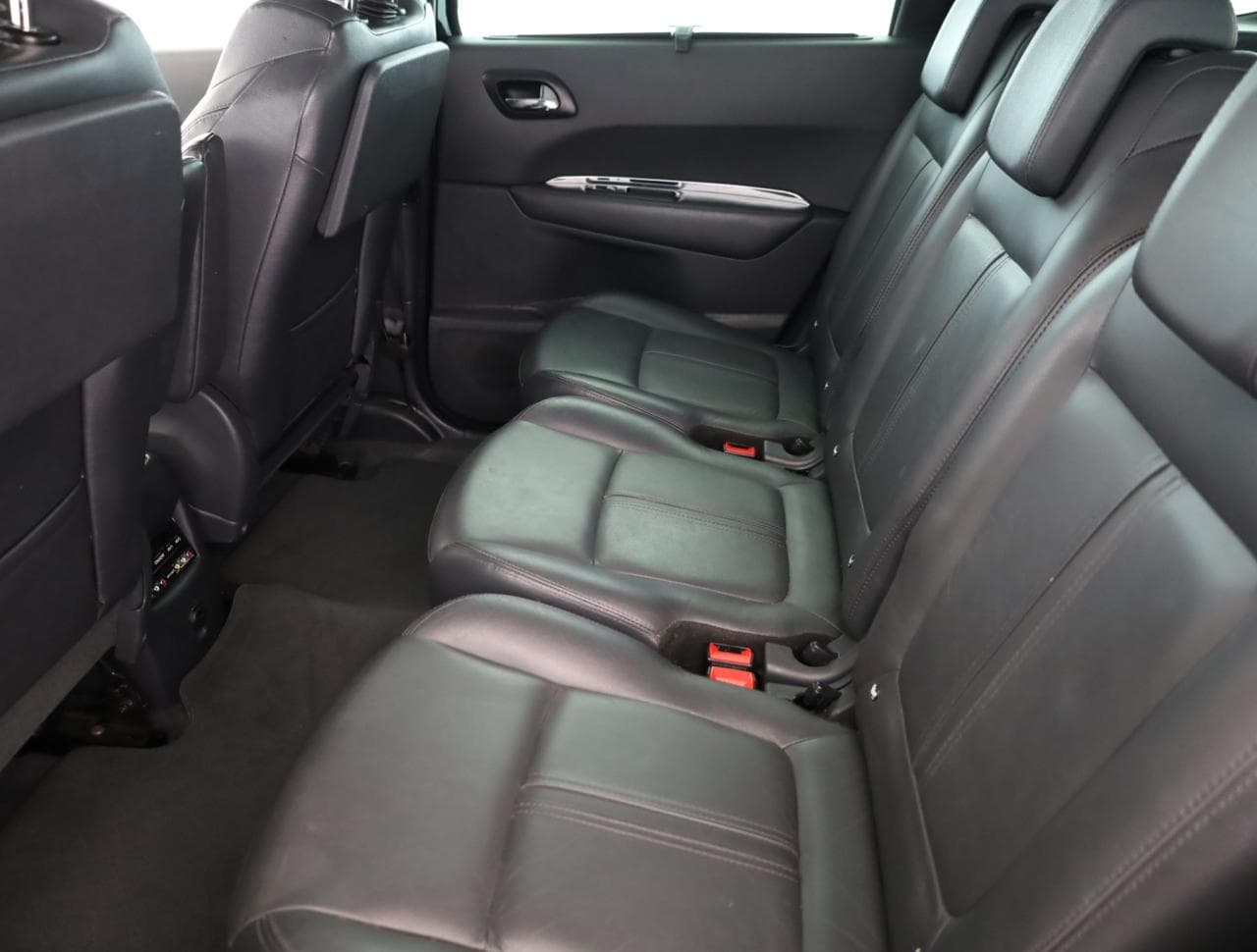 2011 Peugeot 5008 - 12