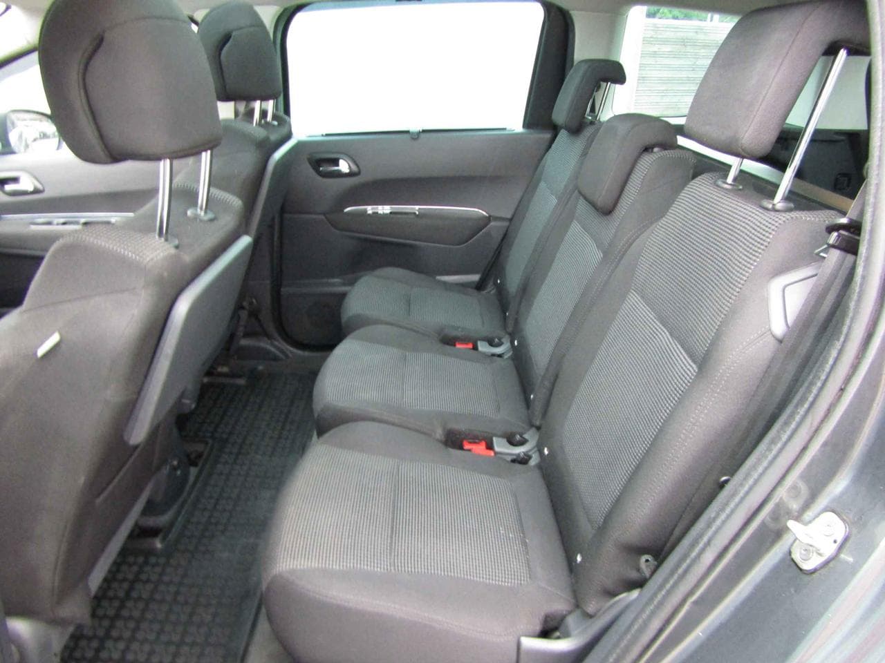 2010 Peugeot 5008 - 10