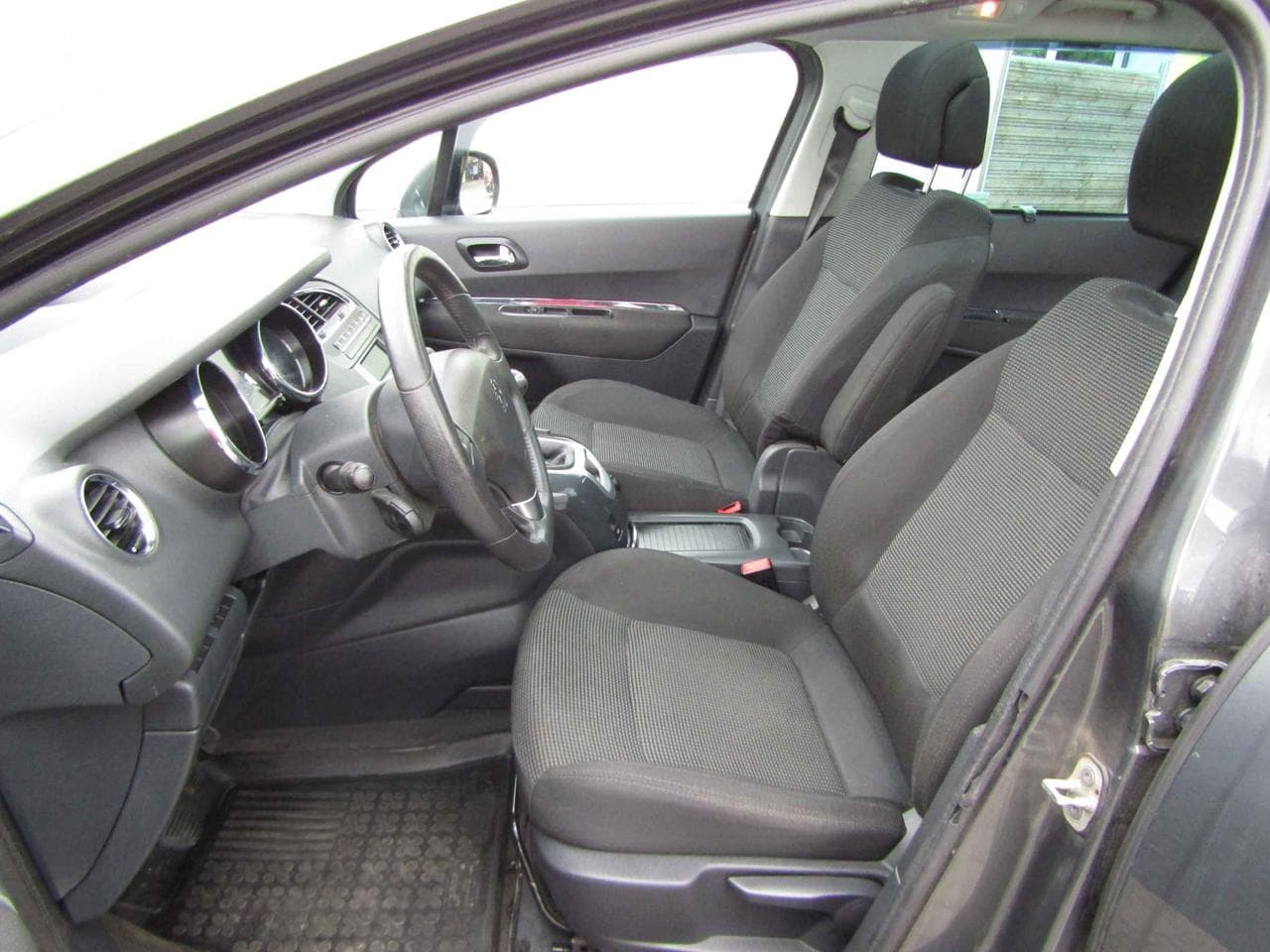 2010 Peugeot 5008 - 9