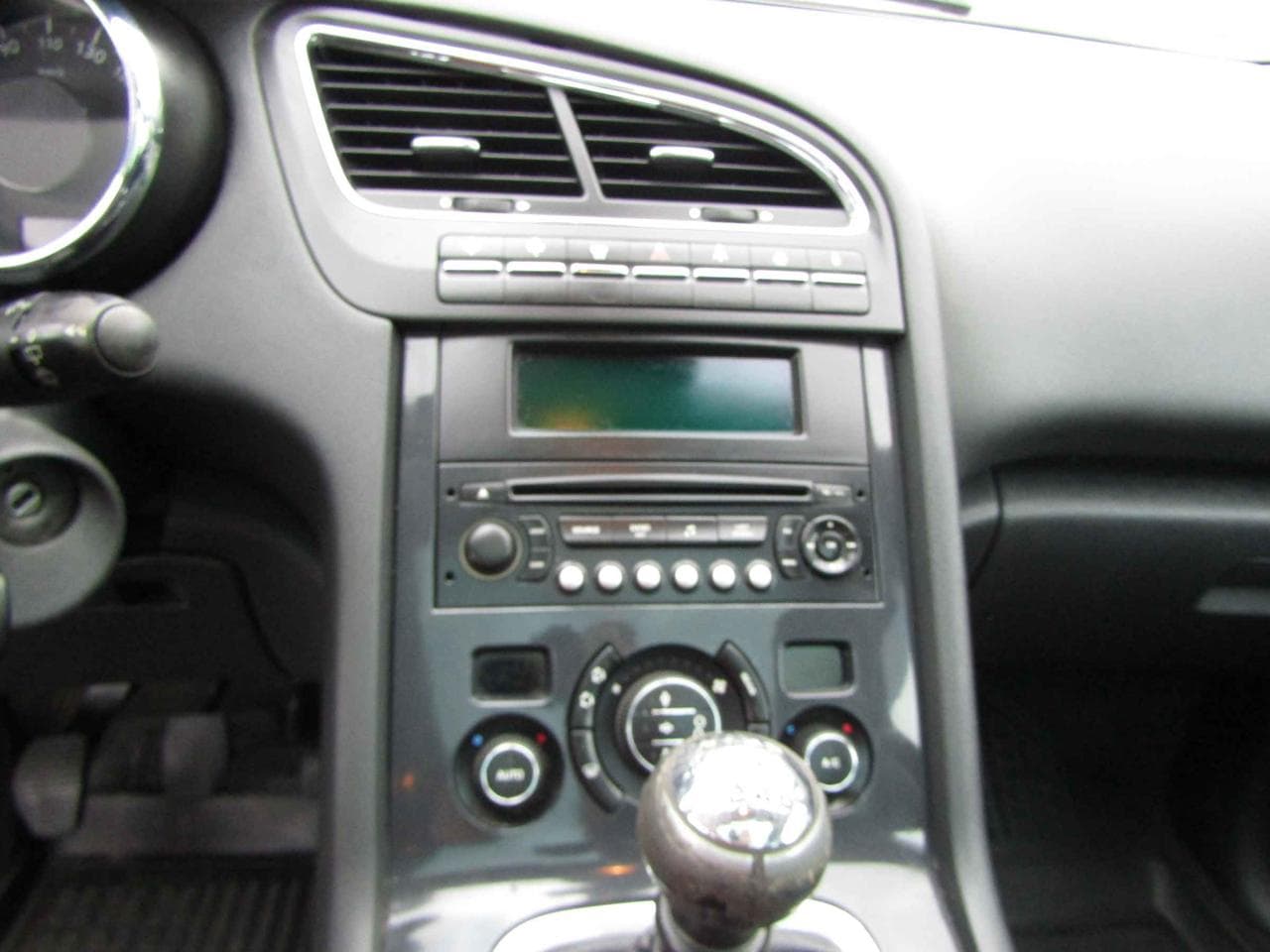2010 Peugeot 5008 - 13