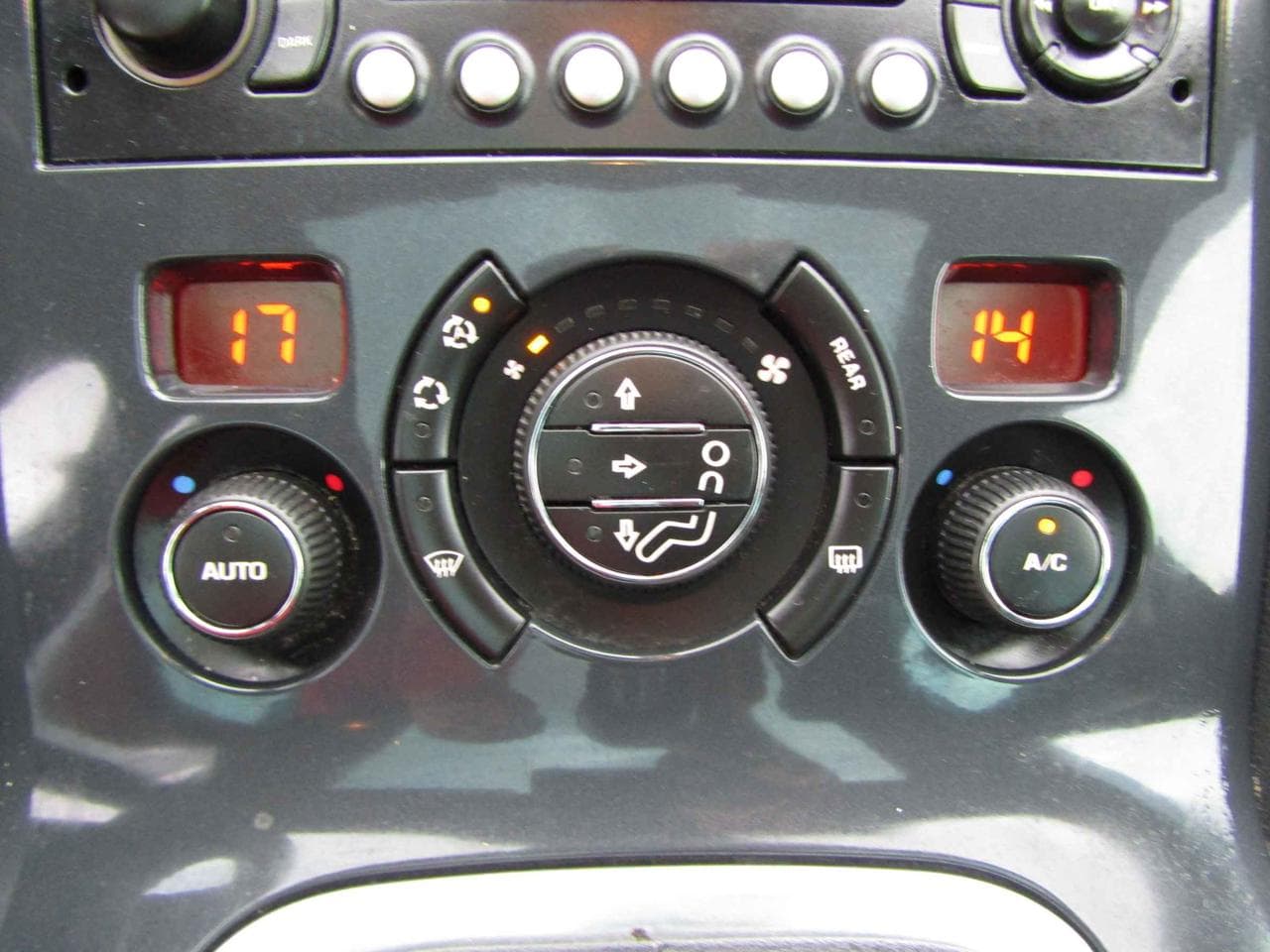 2010 Peugeot 5008 - 14