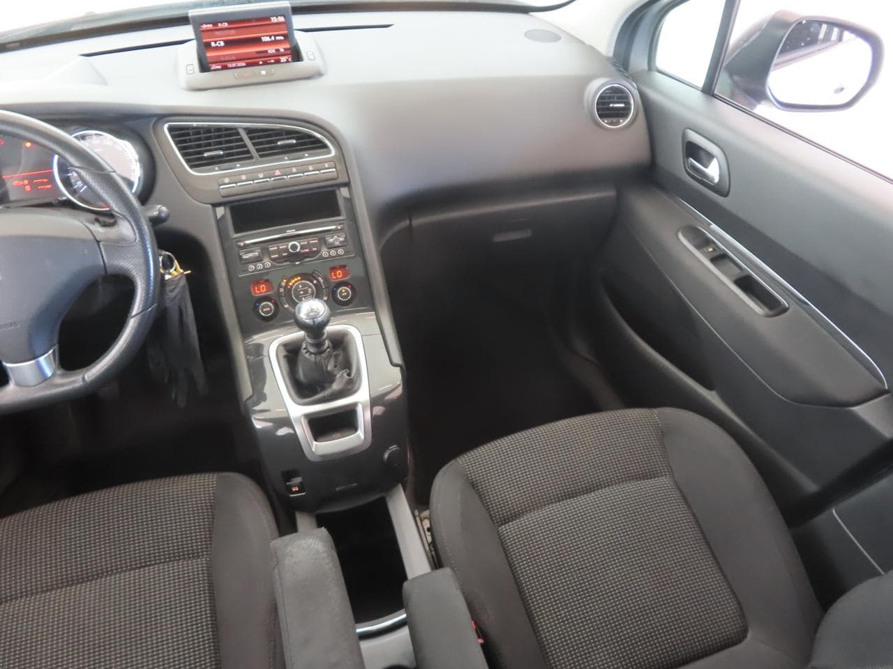 2011 Peugeot 5008 - 11