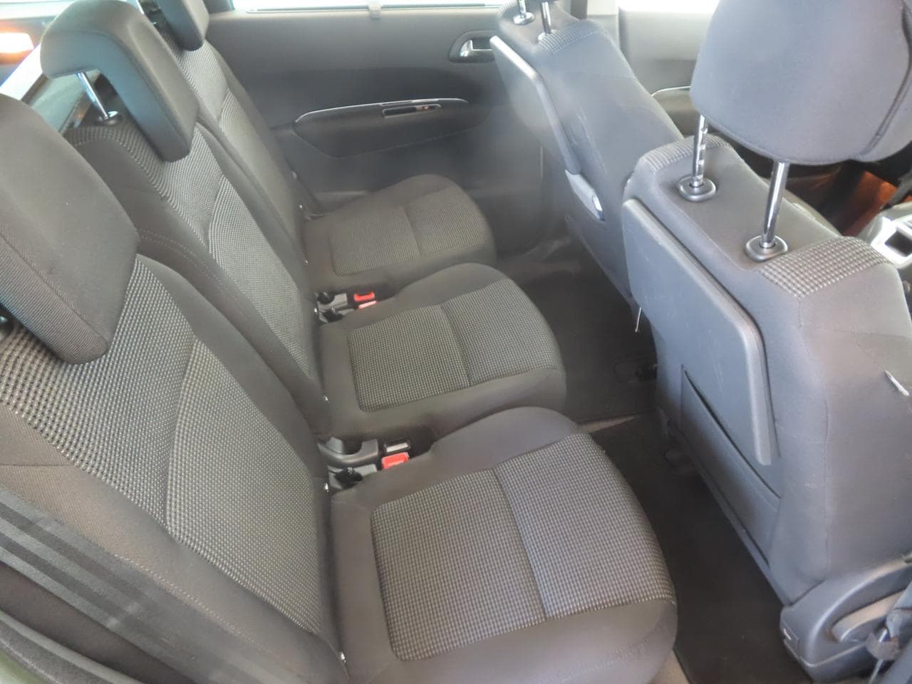 2011 Peugeot 5008 - 13