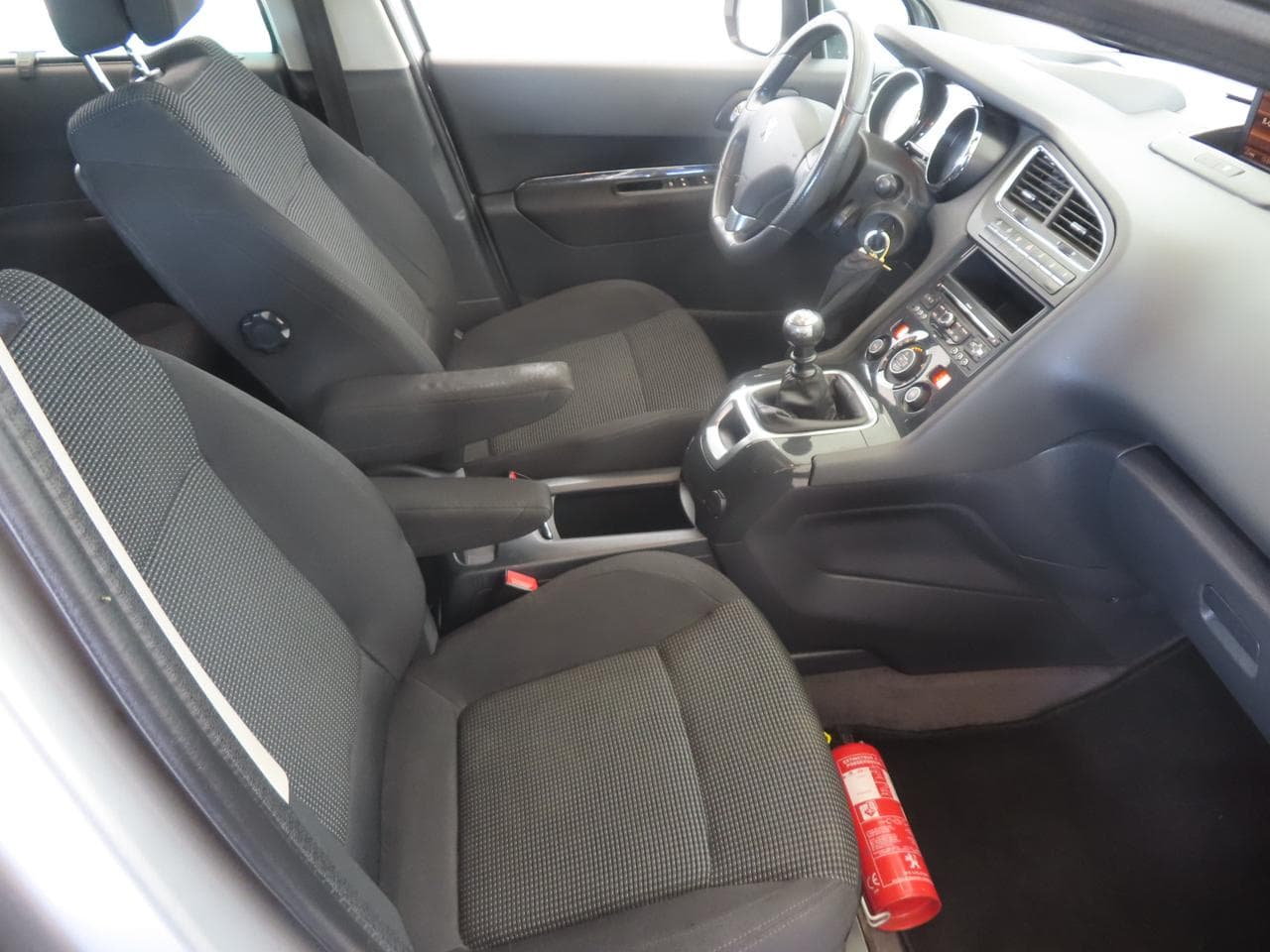 2011 Peugeot 5008 - 12