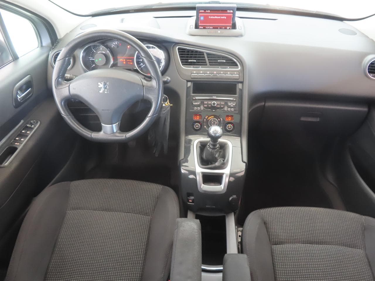 2011 Peugeot 5008 - 10