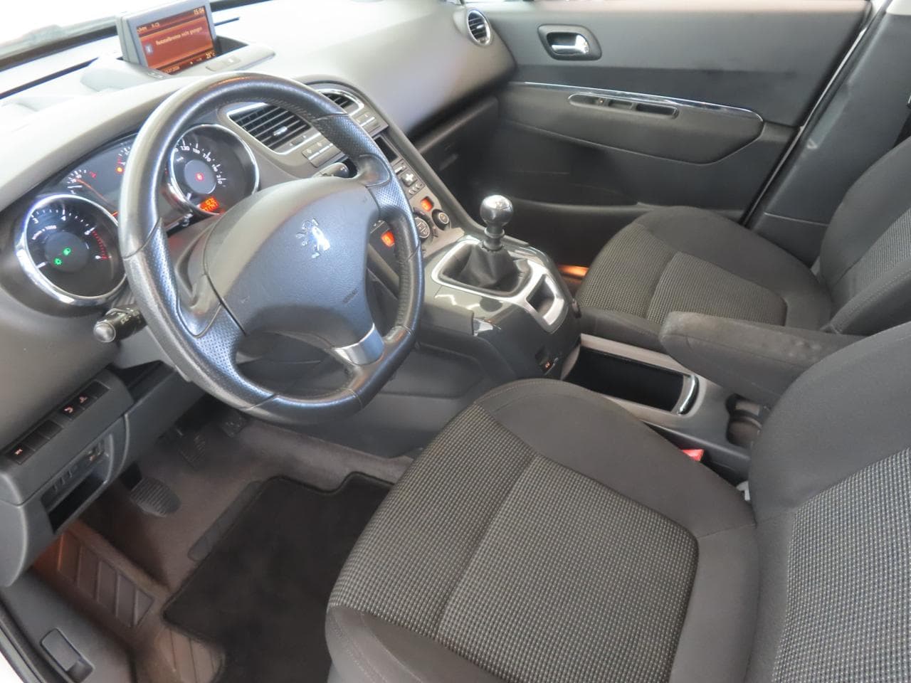 2011 Peugeot 5008 - 16