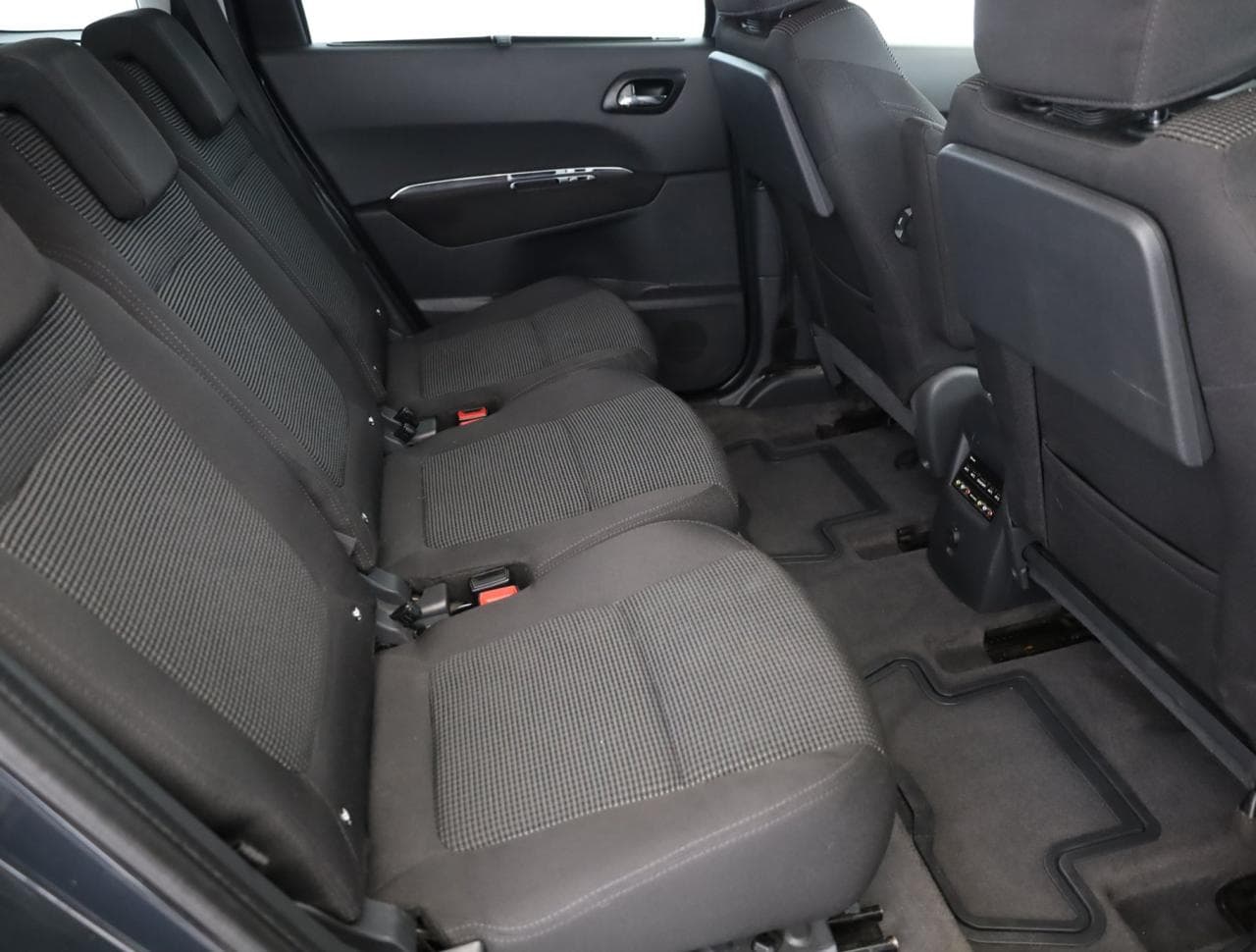 2011 Peugeot 5008 - 11
