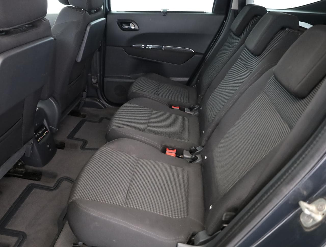 2011 Peugeot 5008 - 12