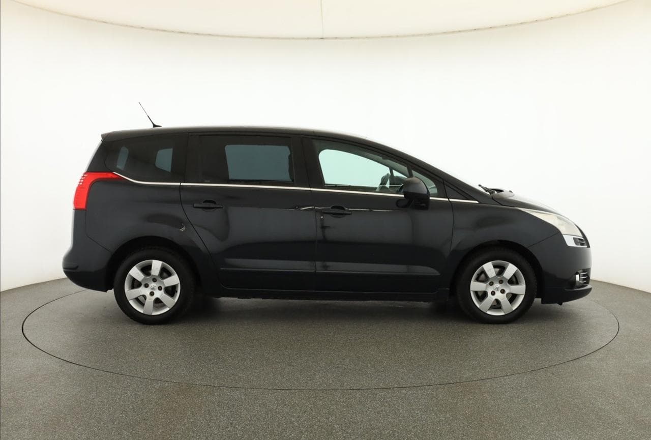 2011 Peugeot 5008 - 8