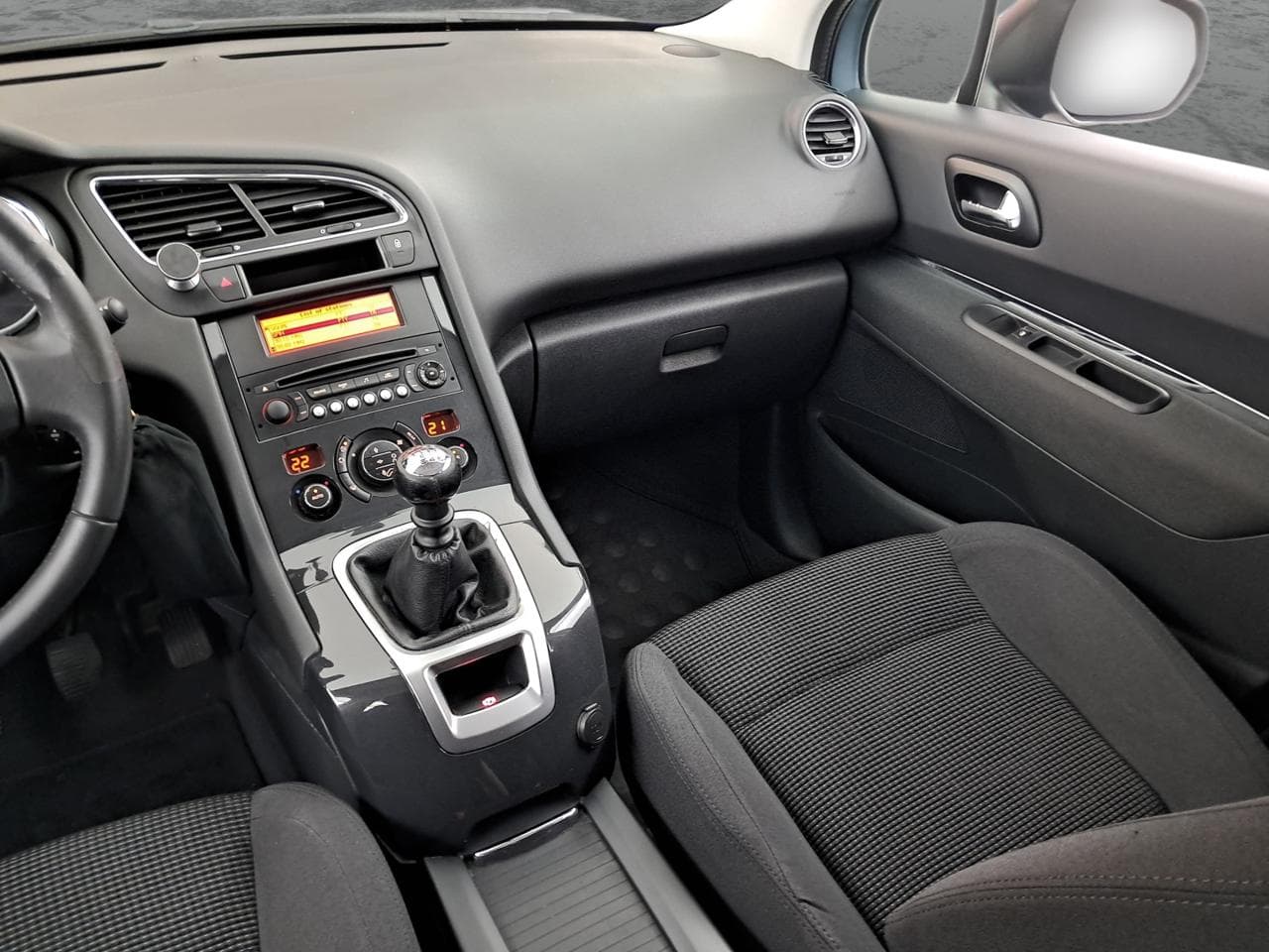 2012 Peugeot 5008 - 11