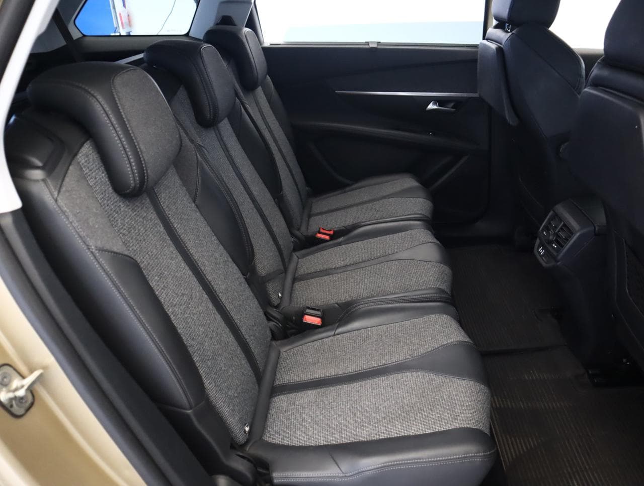 2018 Peugeot 5008 - 11