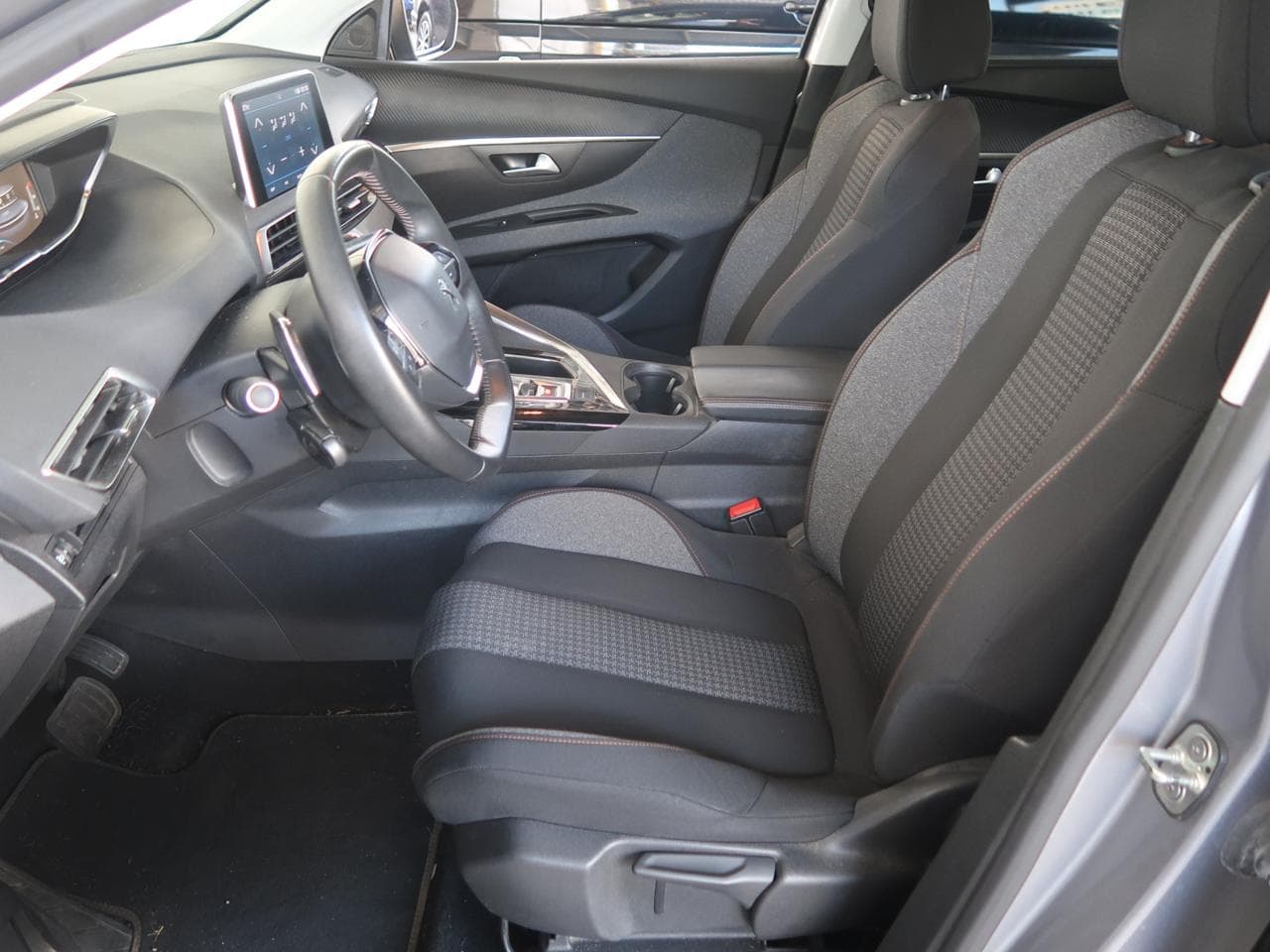2020 Peugeot 5008 - 16