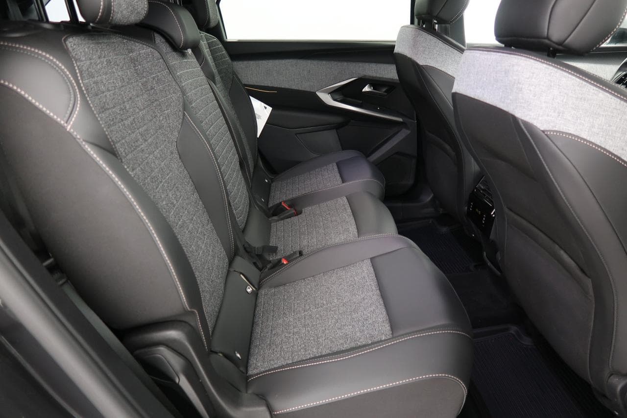 2025 Peugeot 5008 - 13