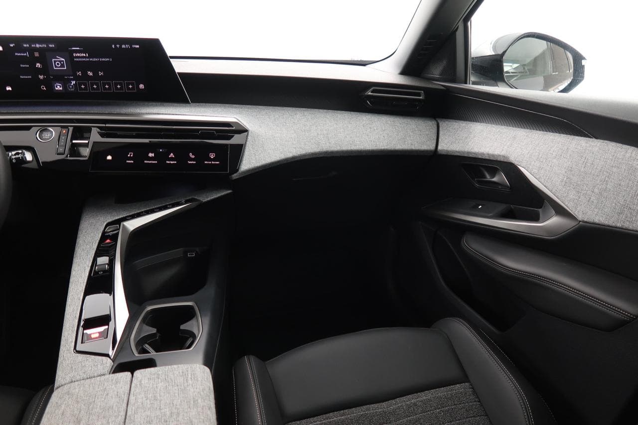 2025 Peugeot 5008 - 11