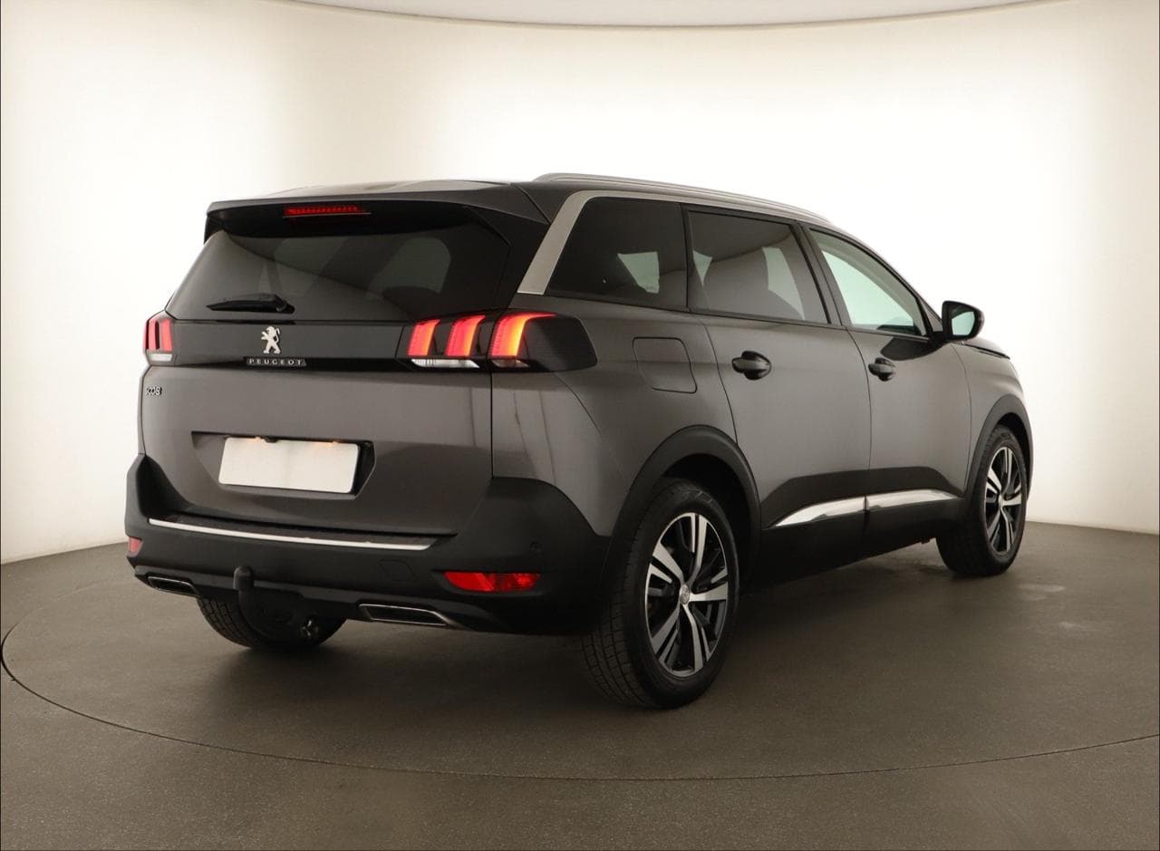 2020 Peugeot 5008 - 7