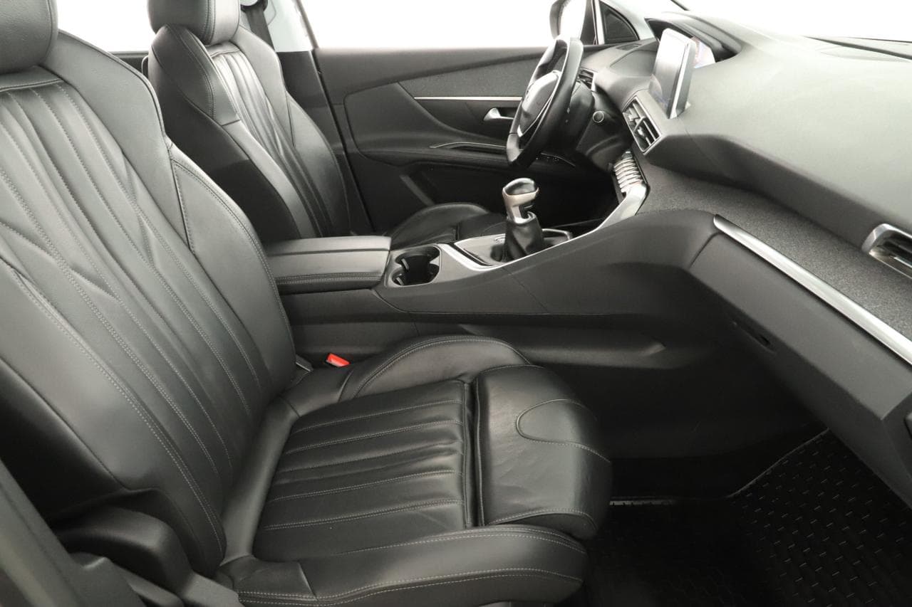 2020 Peugeot 5008 - 11