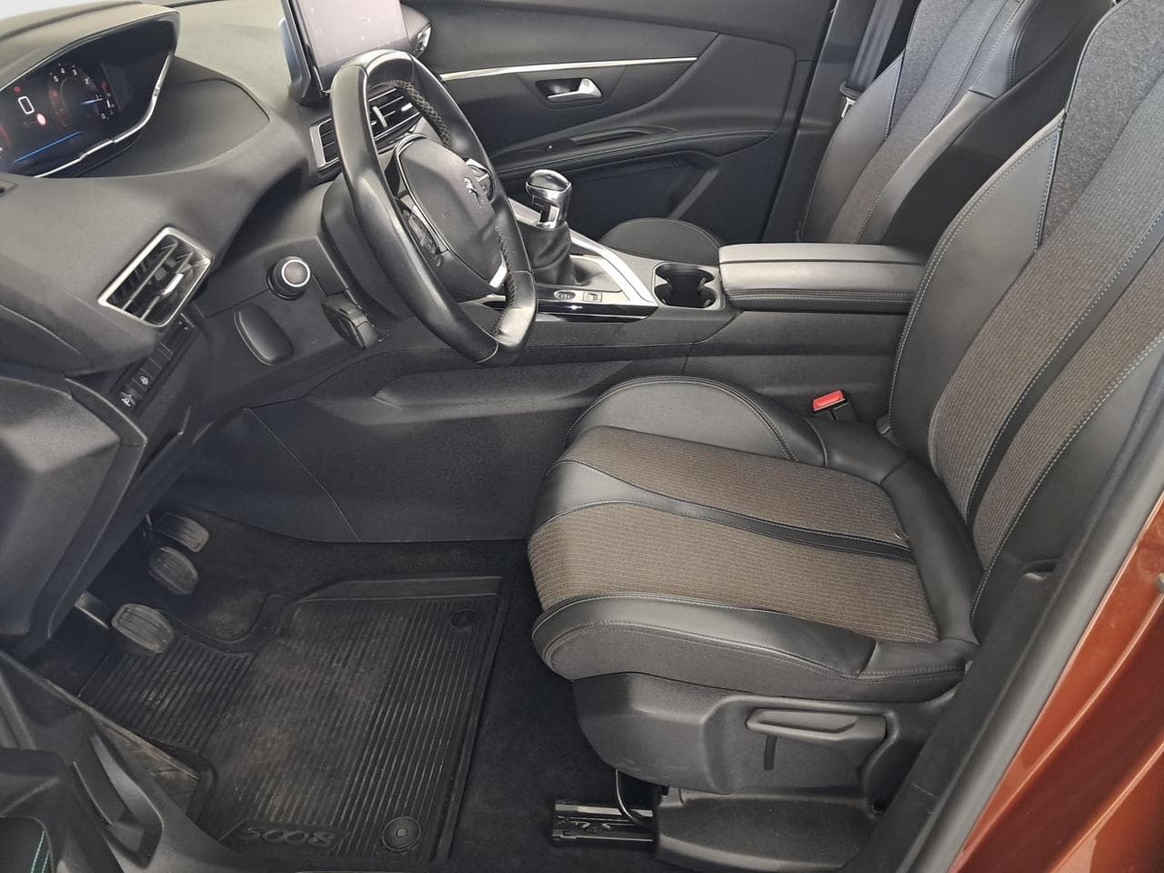 2021 Peugeot 5008 - 16
